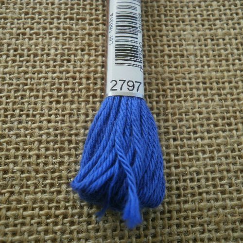 Echevette de coton à canevas retors dmc , numéro 4 , coloris 2797 bleu 