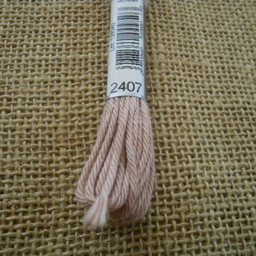 Echevette de coton à canevas retors dmc , numéro 4 , coloris 2407  beige rosé 