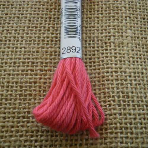Echevette de coton à canevas retors dmc , numéro 4 , coloris 2892 rose vif 