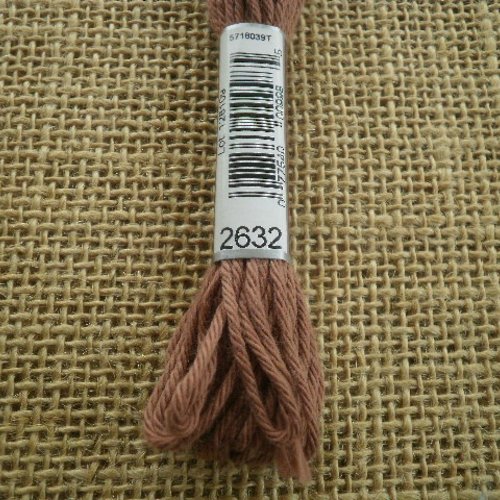 Echevette de coton à canevas retors dmc , numéro 4 , coloris 2632 marron 