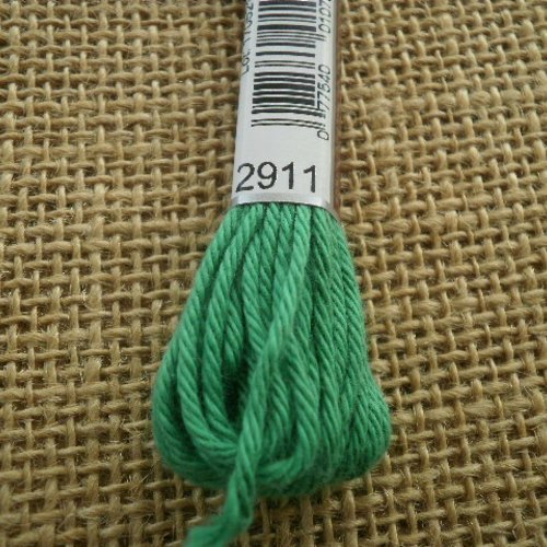Echevette de coton à canevas retors dmc , numéro 4 , coloris 2911 vert 