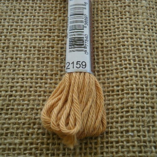 Echevette de coton à canevas retors dmc , numéro 4 , coloris 2159  marron très clair 