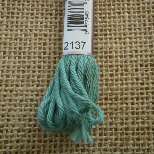 Echevette de coton à canevas retors dmc , numéro 4 , coloris 2137 vert 