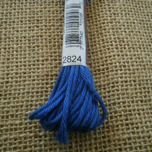 Echevette de coton à canevas retors dmc , numéro 4 , coloris 2824 bleu foncé 