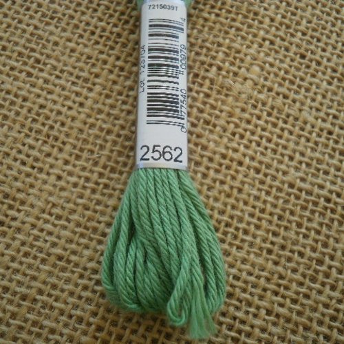 Echevette de coton à canevas retors dmc , numéro 4 , coloris 2562 vert 