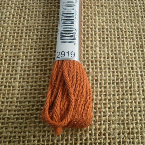 Echevette de coton à canevas retors dmc , numéro 4 , coloris 2919 cuivre