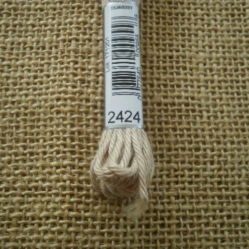 Echevette de coton à canevas retors dmc , numéro 4 , coloris 2424 beige