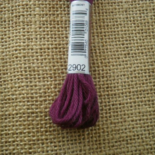 Echevette de coton à canevas retors dmc , numéro 4 , coloris 2902 bordeaux
