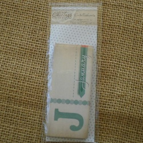 Sachet de 12 piéces étiquettes tags thème "mois"  ,  coloris beige et multicolore , tailles 7,6 x 3,2 cm