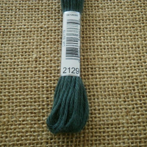 Echevette de coton à canevas retors dmc , numéro 4 , coloris 2129 vert foncé