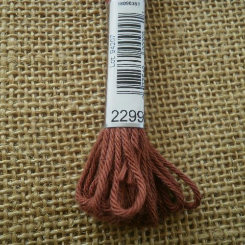 Echevette de coton à canevas retors dmc , numéro 4 , coloris 2299 marron