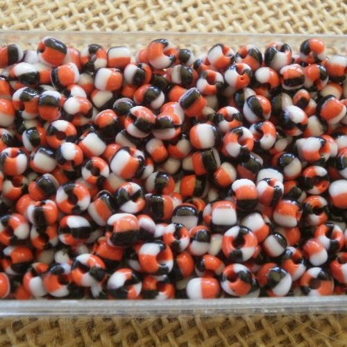 Boite de 22 grammes de perles de rocailles  , taille 4 mm  , coloris rayé orange , blanc et noir