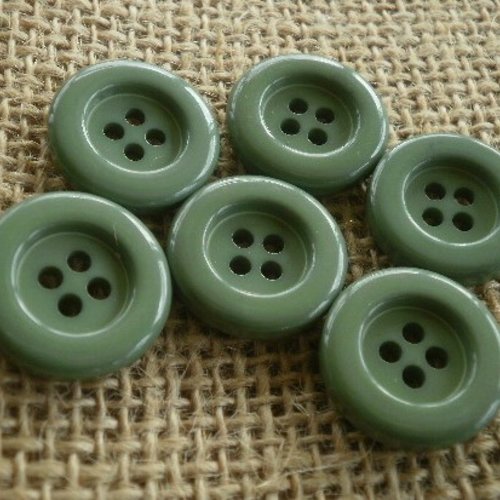 Lot de 7 boutons ronds en plastique , coloris vert , diamètre 18 mm