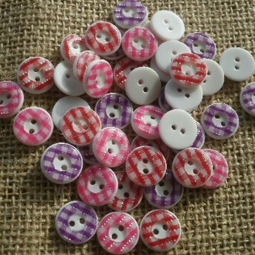 Sachet de 45 boutons  ronds en plastique ,  coloris blanc , motif carreaux rouge , fuchsia et violet  , diamètre 1,3 cm 