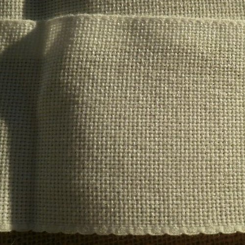 1,50 mètre de bande à broder en aida de coton  , coloris blanc , largeur 10 cm