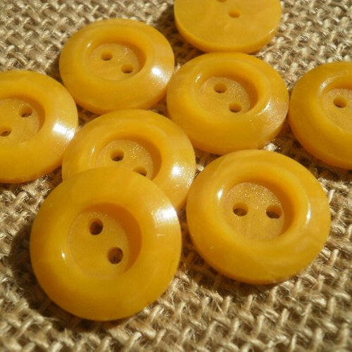 Lot de 8 boutons ronds à deux trous en plastique , coloris jaune  , diamètre 18 mm
