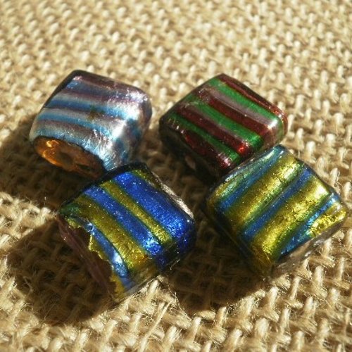 Lot de 4 jolies perles carrées en verre , coloris multicolore , taille 12 mm