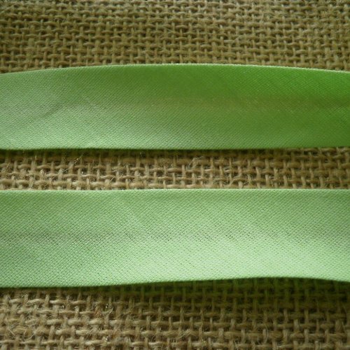Biais x 2 mètres en polycoton , coloris vert  , largeur 2 cm