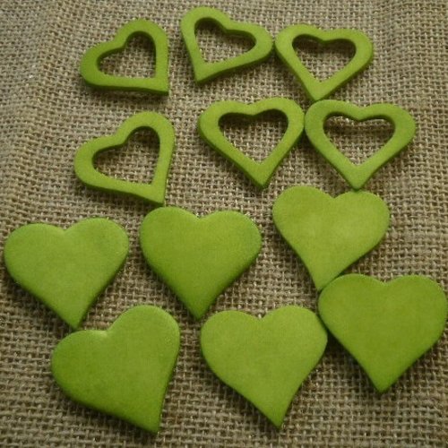 Lot de 12 embellissements coeurs en mousse , coloris vert  , taille 3,5 et 3,8 cm