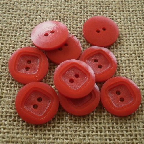 Boutons ronds x 2 en plastique , coloris rouge , motif carré , diamètre 20 mm