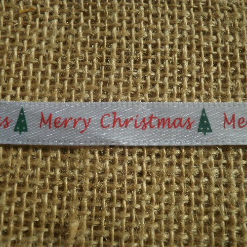 Deux mètres de ruban en synthétique , coloris blanc  "merry christmas" écris en rouge , largeur 10 mm