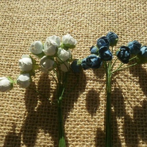Lot de 24 roses en papier avec tige , deux tons de bleu , taille 10/1,2  cm