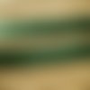 Deux mètres de ruban synthétique , coloris vert avec une bordure dorée , largeur 10 mm