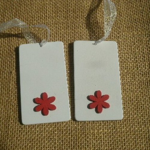 Lot de 2 étiquettes tags en bois  , coloris blanc et rouge , taille 8 x 4,5 cm