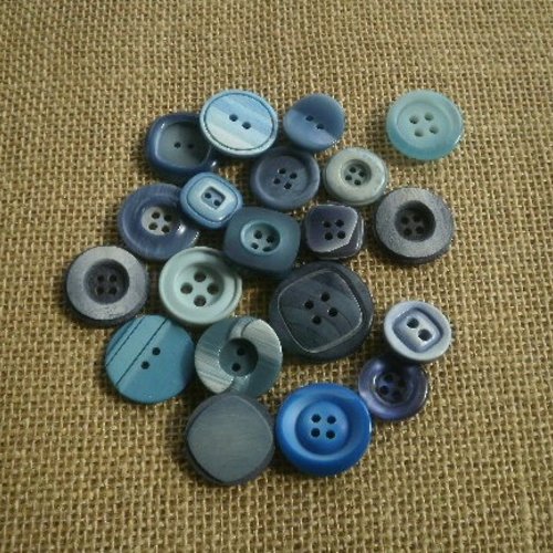 Lot (9) de 20 boutons différents en plastique , coloris bleu , tailles diverses
