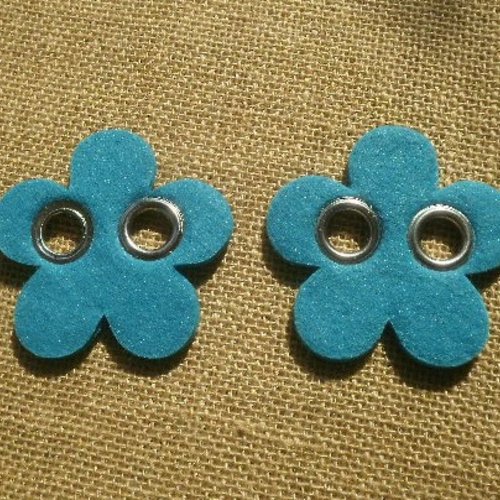 Lot de 2 fleurs "boutons" en feutrine  , coloris turquoise , taille 7,2 cm