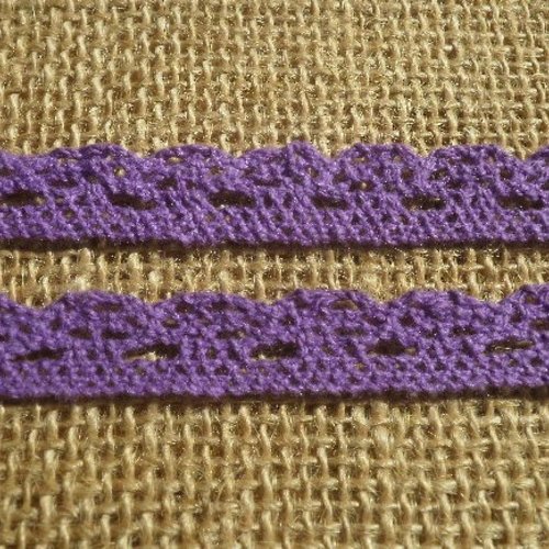 Deux mètres de dentelle en coton , coloris violet , largeur 1,2 cm