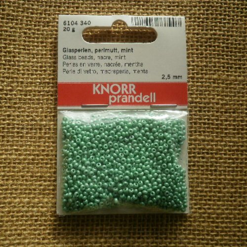 Sachet de 20 grammes de perles de rocailles , taille 2,5 mm  , coloris menthe nacré