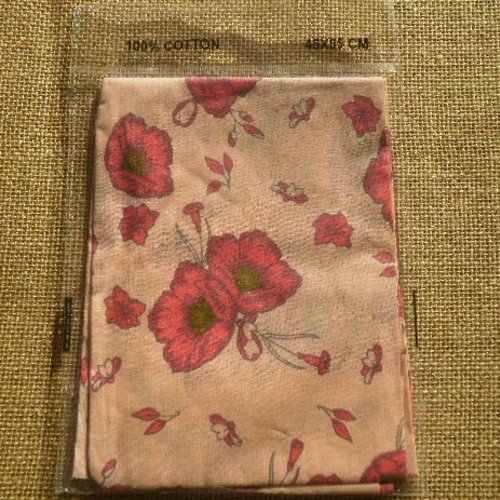 Coupon de tissu en coton , coloris saumon à motif fleuri rouge , taille 45 x 55 cm
