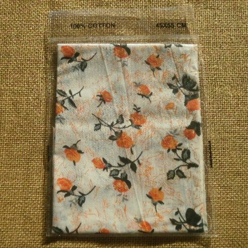Coupon de tissu en coton , coloris blanc à motif fleuri orange et gris , taille 45 x 55 cm