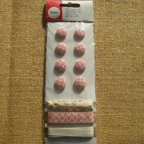 Lot de 8 boutons ronds en tissu et 3 x 1 mètre de ruban motif losanges , coloris rose , blanc et écru , diamètre 19 mm
