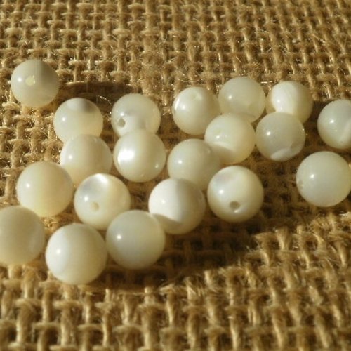Lot de 20 perles rondes en nacre , coloris écru , taille 6 mm