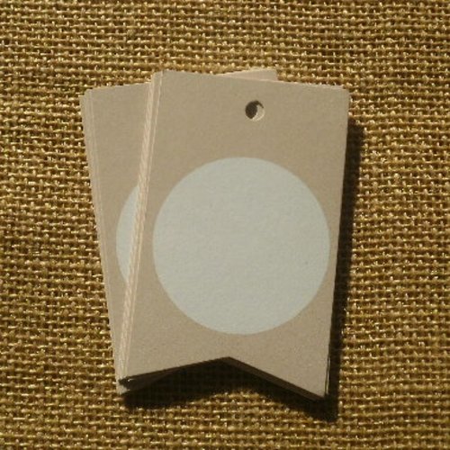 Sachet de 10 étiquettes tags en carton , coloris beige et blanc , taille 8 x 5 cm