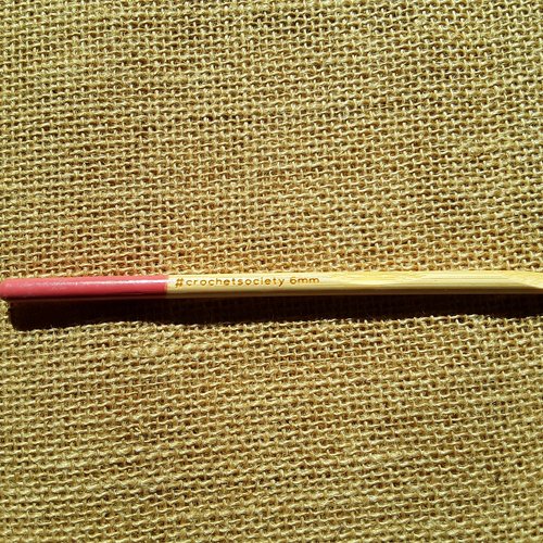Crochet en bambou , taille 6 , longueur 15 cm