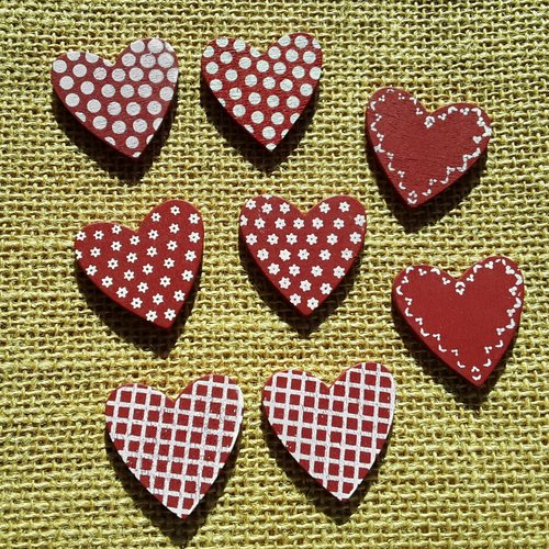 Lot de 8 coeurs  en bois , coloris rouge avec des motifs blancs , taille 3 cm