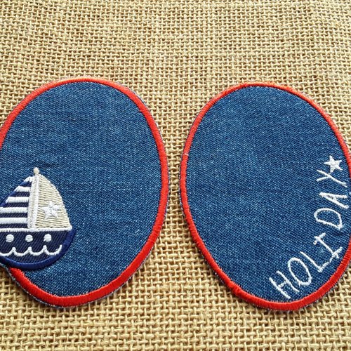 Lot de 2 patchs thermocollants ovales , coloris bleu jean , rouge , beige et blanc , taille 9,6 x 6,8  cm