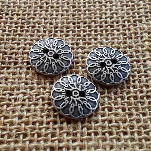 Lot de 3 boutons ronds en métal argentés , motifs anciens ,  diamètre 15 mm
