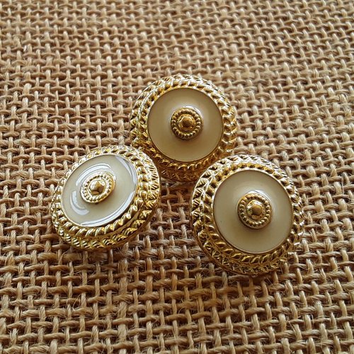 Boutons ronds x 3 en plastique imitation métal doré , centre écru , diamètre 23 mm