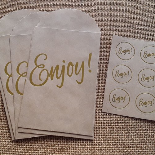 Lot de 6 pochettes en papier kraft , inscription "enjoy" + stickers "thank you"  , taille 13 x 9 cm
