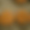Boutons x 4 à deux trous  en bois peint , forme trèfle à 4 feuilles  coloris orange à  pois turquoises ,  taille 25 mm