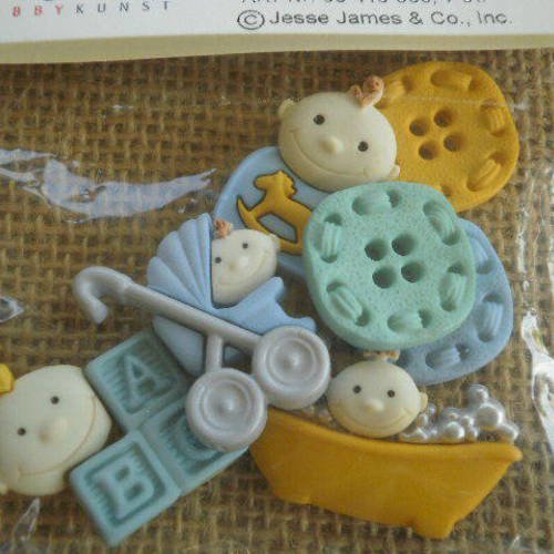 Sachet de sept boutons en plastique , thème "bébé garçon"  , différentes tailles et coloris