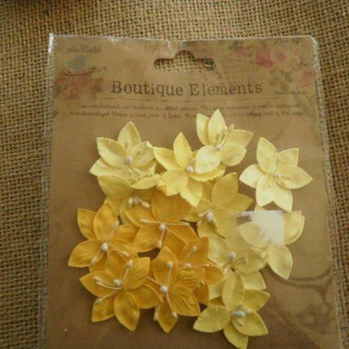 Lot de 15 fleurs en papier  ,différents  coloris de jaune  , taille 3,7 cm 