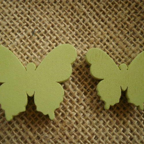 Lot de 2 papillons en bois peint  , coloris vert  ,  taille 3 et 3,5 cm 