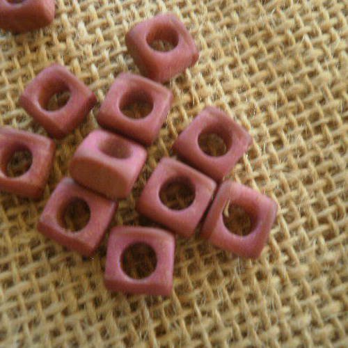 Lot de 10  perles carrées en résine , coloris rose , taille 5 mm 