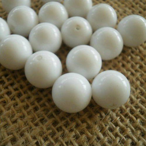 Lot de 25 perles rondes  en plastique  , coloris blanc , diamètre 10mm