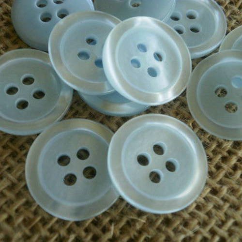 Lot de 2 boutons  ronds à quatre trous en plastique , coloris bleu clair , diamètre 18 mm 